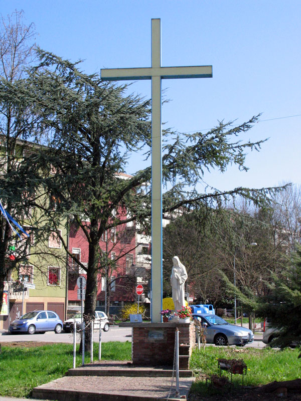 Croce sul sagrato